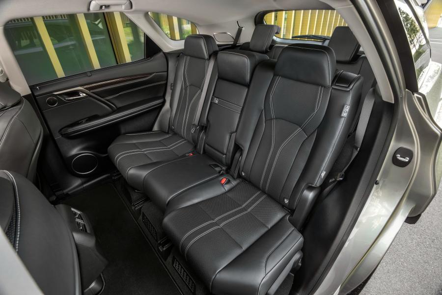 Интерьер Lexus RX450hL 2018 года  (WW) (фото 6 из 45)